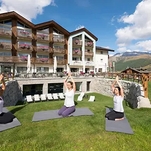Salin & Mountain Hotel